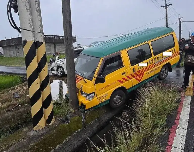 宜蘭雪隧路車禍頻傳～娃娃車與轎車碰撞4人送醫
