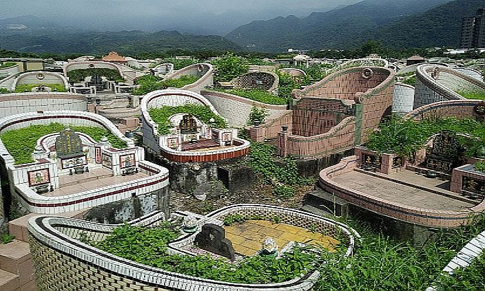 炒墓地旁土地～涉圖利．鄉民關心