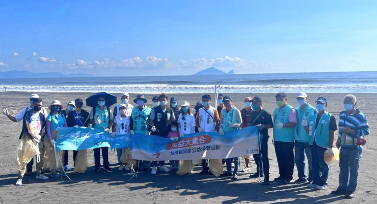 眾益大集合環境永續 民眾黨揪眾淨灘作公益【影音新聞】