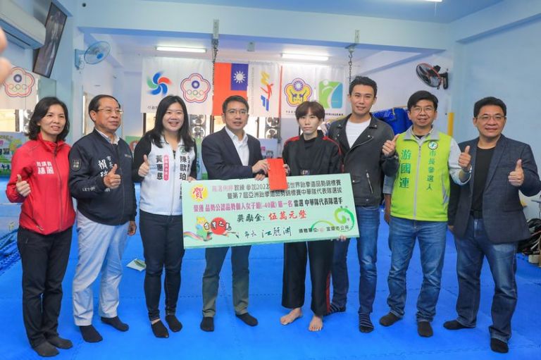 宜蘭之光～江聰淵賀高温俐婷教練當選跆拳道國手