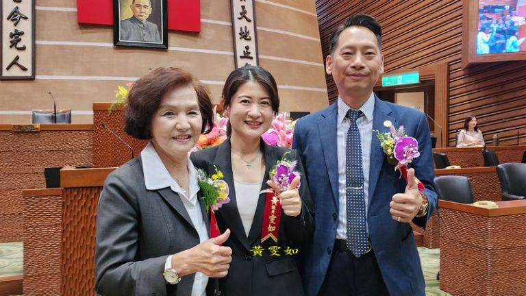 黃雯如議員宣誓就職．將致力於「1+1」＞「2」【影音直播】