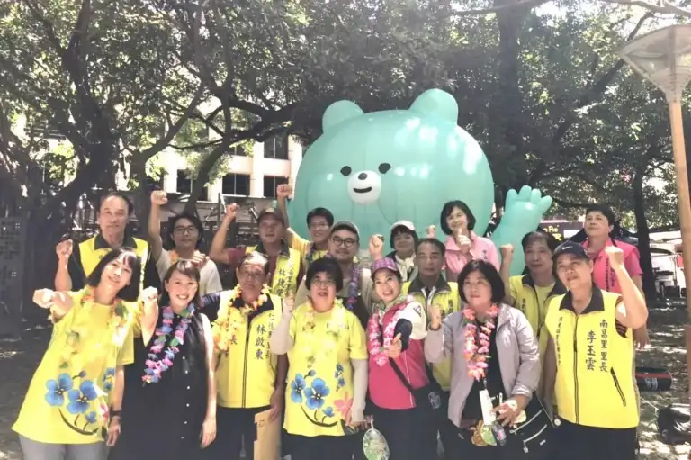 宜蘭藝術家發光蒲公英裝置藝術 點亮「星光藝夏主題公園」【影音新聞】