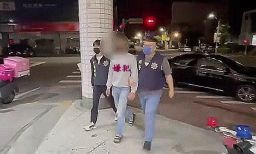 深夜竊取骨灰罈～丟棄橋下．警方循線逮獲