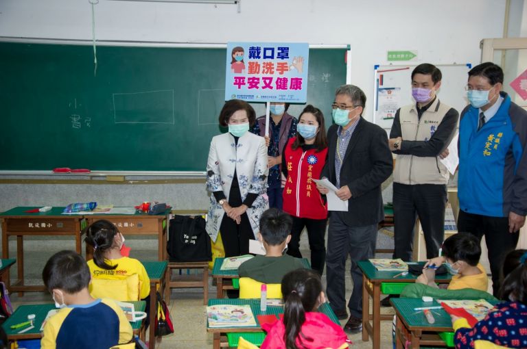 開學首日 林姿妙視察校園防疫措施