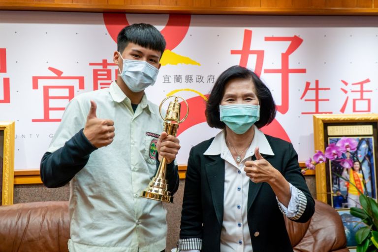 泰雅少年陳宇獲金鐘獎最佳兒童少年節目主持人獎 期能傳承原民文化