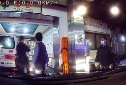 嬰兒發高燒翻白眼 波麗士開警車送就醫救治