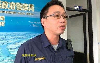 父思亡兒帶遺照木炭外出．宜警尋獲已昏迷化解危機