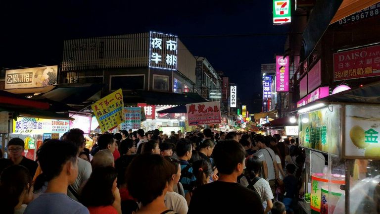 羅東夜市攤位紛爭越演越烈 鎮代會提案公權力介入