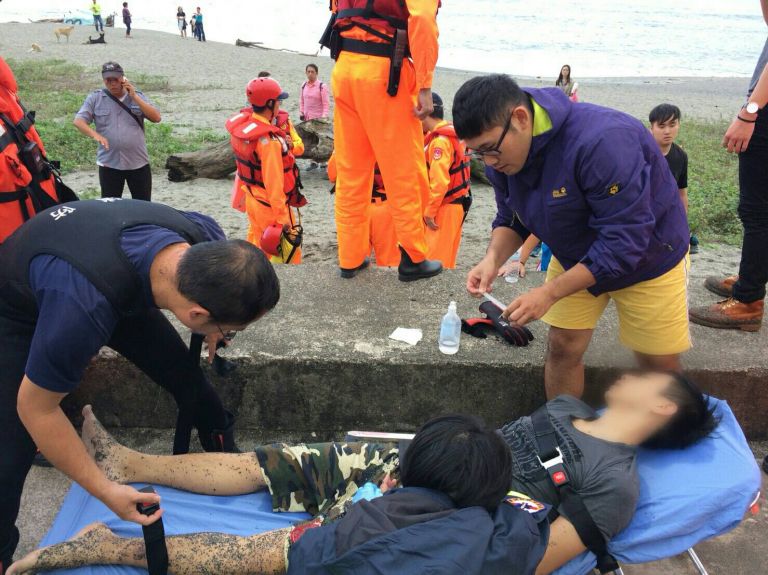 南方澳內埤情人灣傳溺水意外 輪休消防人員適時成功救援