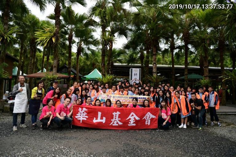 華山基金會舉辦老人秋季郊遊 手作地瓜圓創造美好回憶