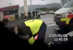 宜蘭監獄前傳槍擊  一男子遭強押上車跳車逃命【影音新聞】