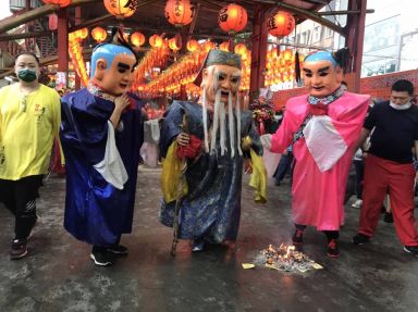 雨天無阻信眾熱情 土地公帶領春遊羅東綿延數公里【影音新聞】