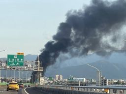 濃煙密布竄天際 五結鄉某電動機車廠驚傳火警【影音新聞】