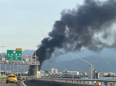 濃煙密布竄天際 五結鄉某電動機車廠驚傳火警【影音新聞】