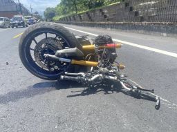 貨車起步欲駛入車道 後方兩騎士閃避不及撞成重傷【影音新聞】