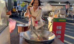 林姿妙在炒麻油雞 縣長出席宜!蘭人市集活動【影音新聞】