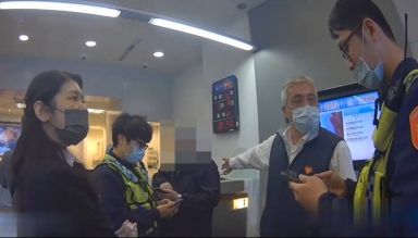 警銀聯手攔詐遭嫌煩 老翁百萬血汗錢險打水漂【影音新聞】