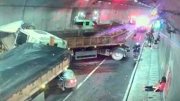 蘇花改東澳隧道多輛大貨車追撞6人傷 北上線阻斷雙向封閉【影音新聞】