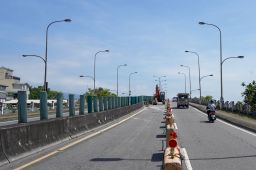 宜興橋啟用22年 橋面伸縮縫不平、橋下漏水 修護工程九月完工