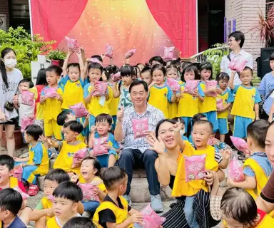 頭城鎮立幼兒園開學迎新 鎮長領隊走進「放心門」