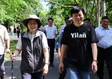 小英總統同遊仁山步道～縣長參選人林國漳化身導覽員力推「森林城鄉」願景