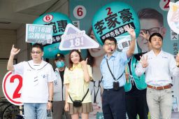 通通換上學生服 民眾黨宜縣候選人倡議18歲公民權【影音新聞】