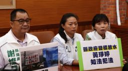 陳俊宇看板要拆除 黃琤婷的不用？綠營質疑縣政府雙標！