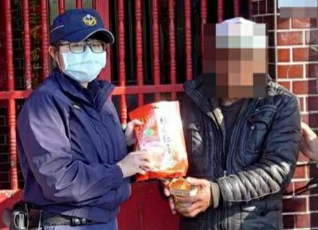 一家3人皆智障情境堪憐 女警徐嘉悅愛民助民解困窘