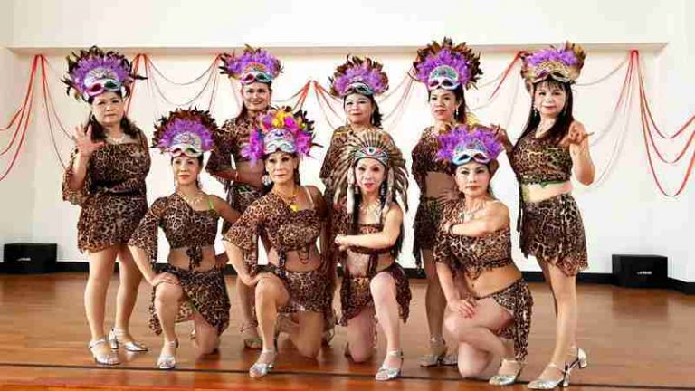 阿媽歌舞慰問外勞  移工感動尖叫鼓掌