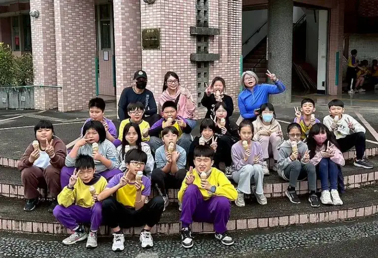 吳記花生捲冰淇淋九年送愛～小小冰淇淋．冰甜入口暖在心