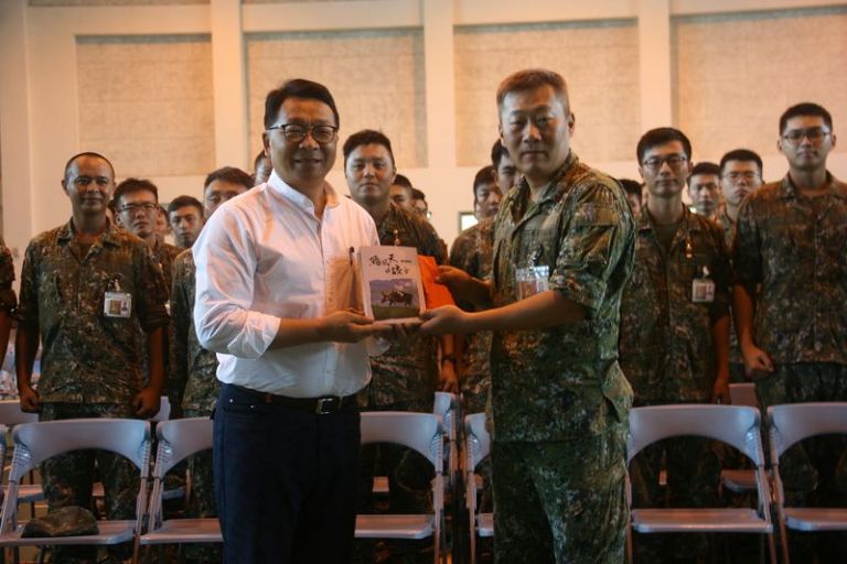 國軍官兵協助災後重建 立委陳歐珀致贈加菜金以示感謝
