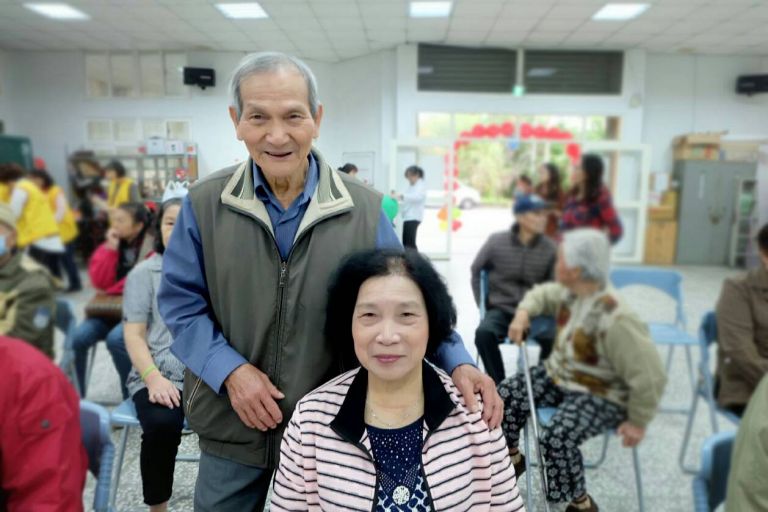 高年級畢業生 失智老人背後感人故事