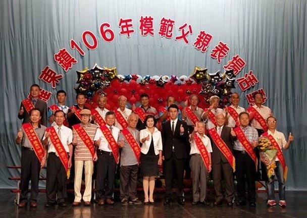 羅東鎮慶祝八八節  模範父親實至名歸