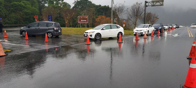 元旦連假 清水地熱總量管制至下午排隊車龍仍至清水橋